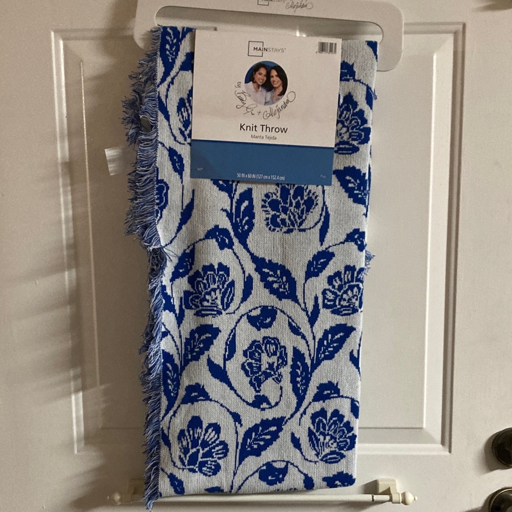 Mainstays Blue & White Floral Knit Throw with Fringe